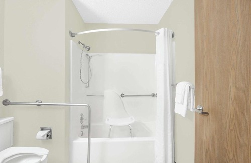 Mount Pleasant Hotel | Super 8 by Wyndham Mt Pleasant