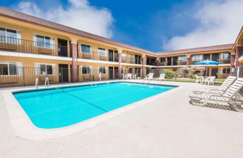 Midwest City Hotel | Super 8 by Wyndham Midwest City OK