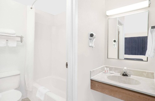 Scotchtown Hotel | Super 8 by Wyndham Middletown
