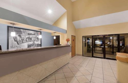 Midland Hotel | Super 8 by Wyndham Midland