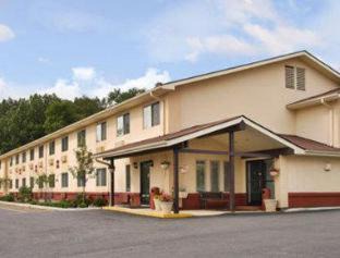 Newburgh Hotel | Super 8 by Wyndham Newburgh/West Point Stewart Intl Airport