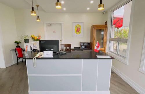 Laurentian Valley Hotel | Super 8 by Wyndham Pembroke