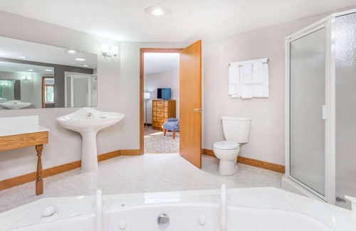 Platteville Hotel | Super 8 by Wyndham Platteville