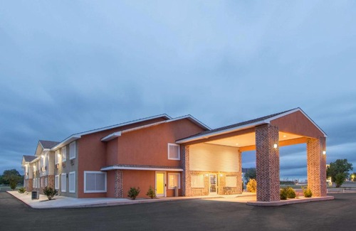 Portales Hotel | Super 8 by Wyndham Portales