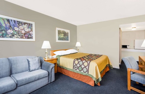 Quesnel Hotel | Super 8 by Wyndham Quesnel BC
