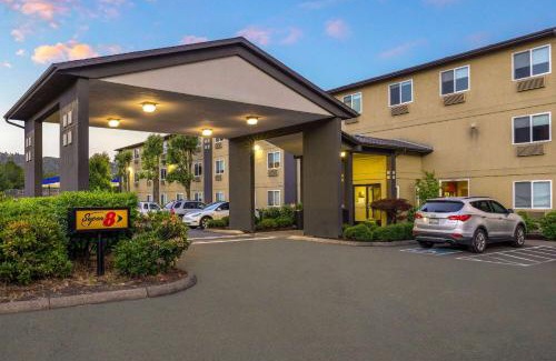 Roseburg Hotel | Super 8 by Wyndham Roseburg