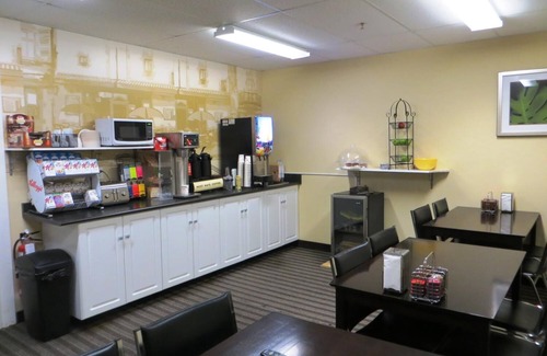 Saskatoon Downtown Hotel | Super 8 by Wyndham Saskatoon Near Downtown