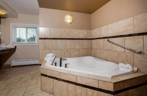 Smoky Lake Hotel | Super 8 by Wyndham Smoky Lake