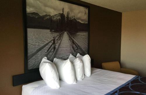 Spruce Grove Hotel | Super 8 by Wyndham Spruce Grove