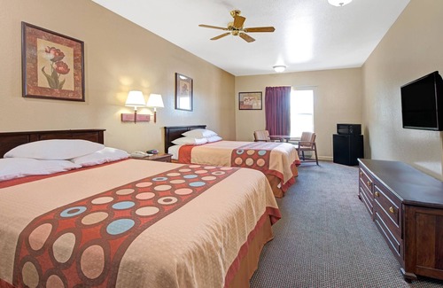 Airport Township Hotel | Super 8 by Wyndham St. Louis Airport