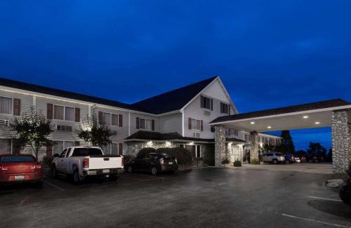 St Ignace Hotel | Super 8 by Wyndham St. Ignace