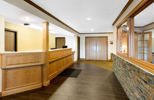 St Ignace Hotel | Super 8 by Wyndham St. Ignace