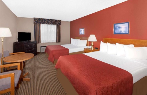 St Ignace Hotel | Super 8 by Wyndham St. Ignace