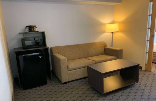 Swan River Hotel | Super 8 by Wyndham Swan River MB