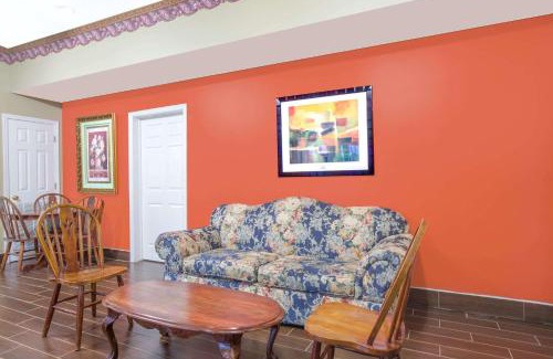 Talladega Hotel | Super 8 by Wyndham Talladega AL