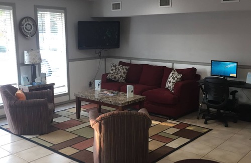 College Station Hotel | Super 8 by Wyndham College Station