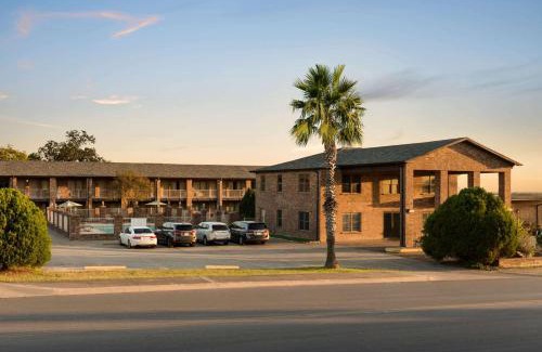 Universal City Hotel | Super 8 by Wyndham Universal City