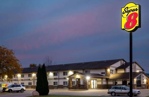 Waverly Hotel | Super 8 by Wyndham Waverly