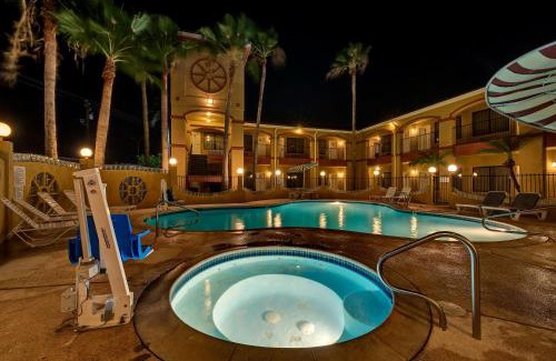 Weslaco Hotel | Super 8 by Wyndham Weslaco