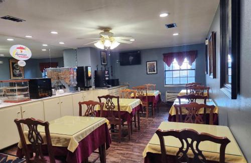 White Hall Hotel | Super 8 by Wyndham White Hall