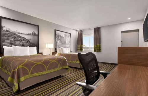 Windsor Hotel | Super 8 by Wyndham Windsor/Dougall