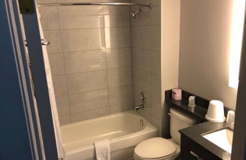 Windsor Hotel | Super 8 by Wyndham Windsor/Dougall