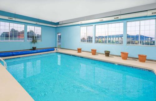 Winfield Hotel | Super 8 by Wyndham Winfield-Quail Ridge Area