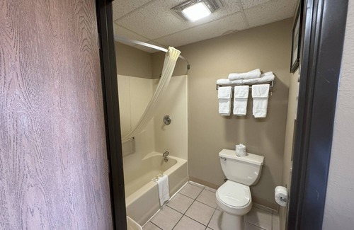 Winfield Hotel | Super 8 by Wyndham Winfield/Quail Ridge Area