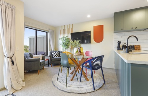 Albany Apartment | Super Chic Apt nr Albany Mall - Carpark