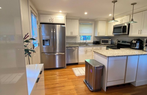 Oak Square House | Super Convenient 3 BR 2 Bath Renovated!