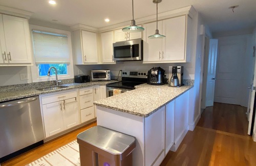 Oak Square House | Super Convenient 3 BR 2 Bath Renovated!