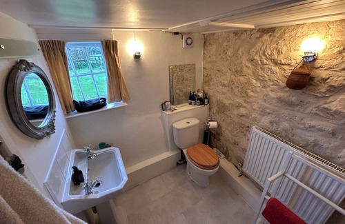Alton Barnes Cottage | Super cosy 17thC Grade II thatched cottage