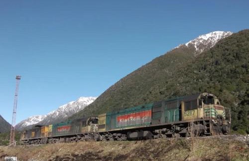 Otira Apartment | Super 'Cosy' Basic Cabin in The Middle of National Park and Mountains