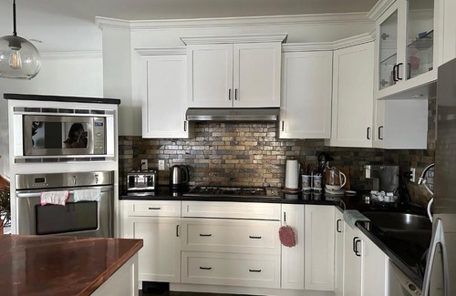 Delta Villa | Super Cozy 5 Bedroom Entire House in Ladner