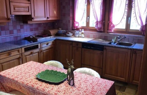 Rougemont Apartment | Super Cute and Cozy Chalet in the Village Center