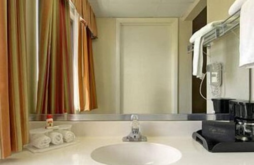 Rowland Hotel | Super Inn