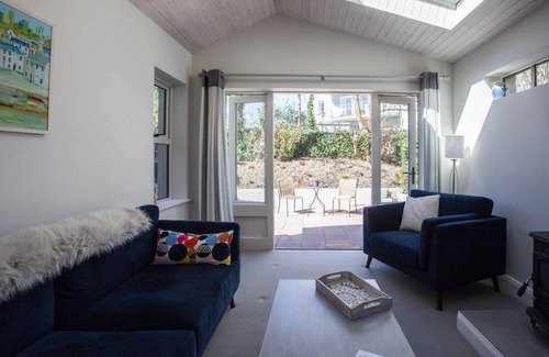 Claddagh House | Super location just 5 minutes to Salthill beach & the heart of Galway City!