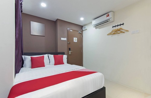 The Strand Hotel | Super OYO 326 Tc Hotel