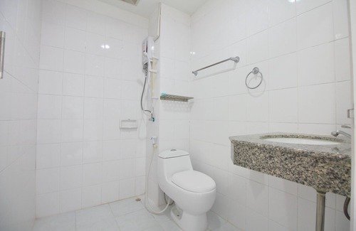 Thung Khru Hotel | Super OYO 498 Ladawan Villa