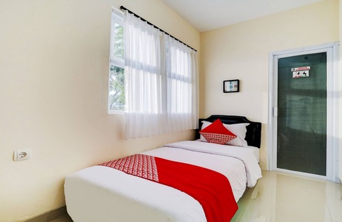 Central Yogyakarta Hotel | Super OYO 90778 River inn Malioboro