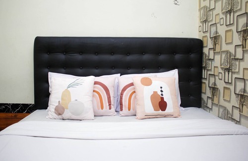 Surakarta Hotel | Super OYO Capital O 2258 Santana Syariah Guest House
