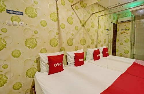 Gubeng Hotel | Super OYO Capital O 92633 Spring Hotel Gubeng