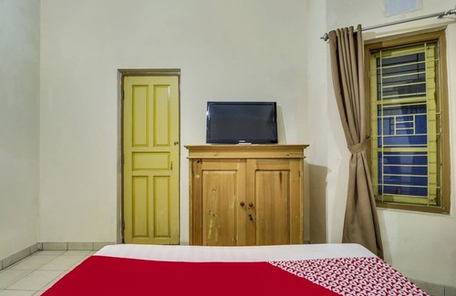 Gubeng Hotel | Super OYO Capital O 92633 Spring Hotel Gubeng