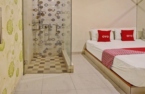 Gubeng Hotel | Super OYO Capital O 92633 Spring Hotel Gubeng