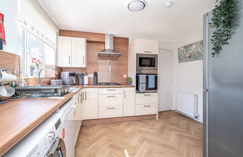 Duloch Apartment | Super Prime Luxury 4 Bedroom Home by Three Bridges Apartments