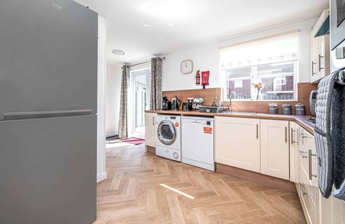 Duloch Apartment | Super Prime Luxury 4 Bedroom Home by Three Bridges Apartments