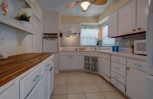 Carlouel House | Super Sale Aug 16-22, 1200! Pool, Hot tub, Dog ok/32 steps to Sand Paradise!