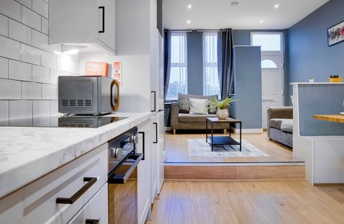Birkenhead House | Superb 2 bedroom house - minutes to City Centre