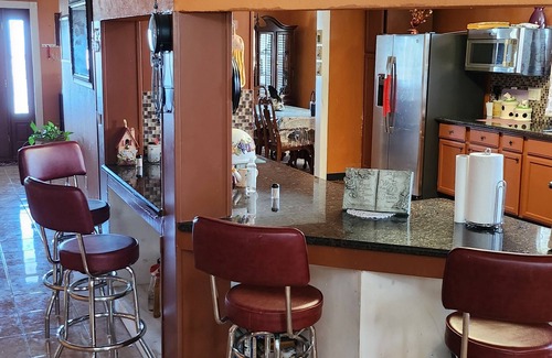 Brandon House | Superb 7-bedroom estate with WiFi, AC, big party space, fitness room in Itasca.