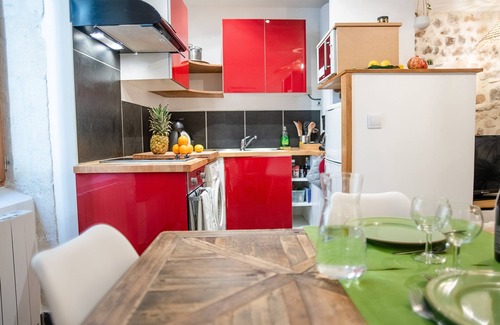 Nimes City Centre Apartment | Superb apartment (3pers) air-conditioned, quiet, ideal location in town center